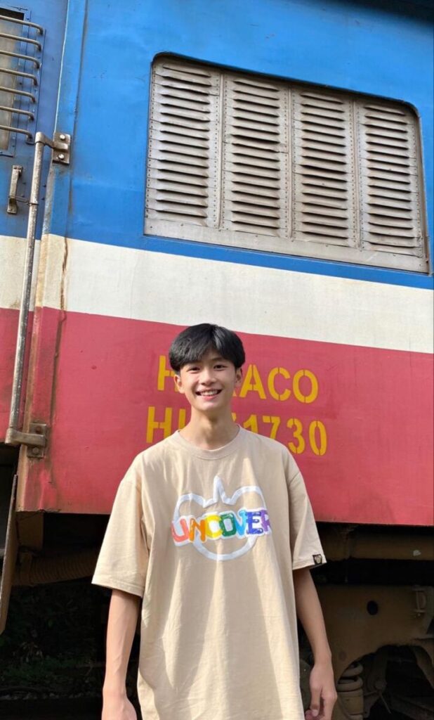 Mặt trai đẹp 2k10 có nụ cười toả nắng