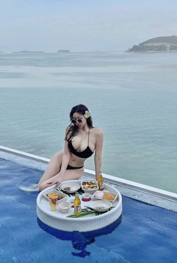 Gái xinh vú to, ngực đẹp tròn đầy và gợi cảm