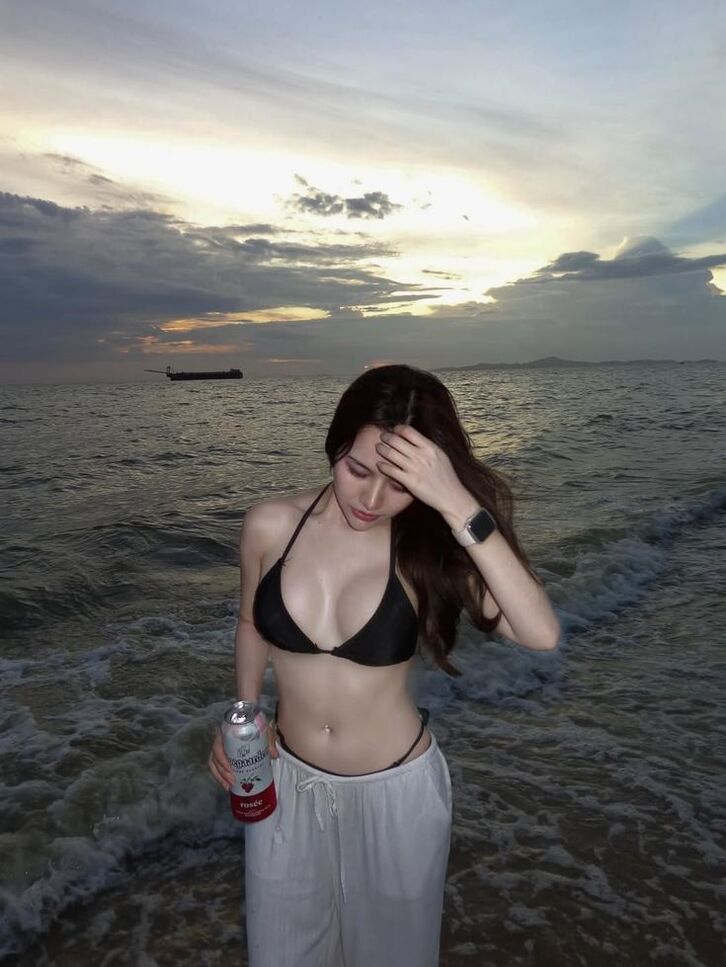 Ngắm loạt ảnh gái xinh mặc bikini đi biển đầy quyến rũ với nhan sắc rạng rỡ đón hè 14 Gái xinh bikini Việt Nam, vẻ đẹp nóng bỏng trên bãi biển