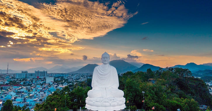 Hình ảnh Phật bình an dưới nắng